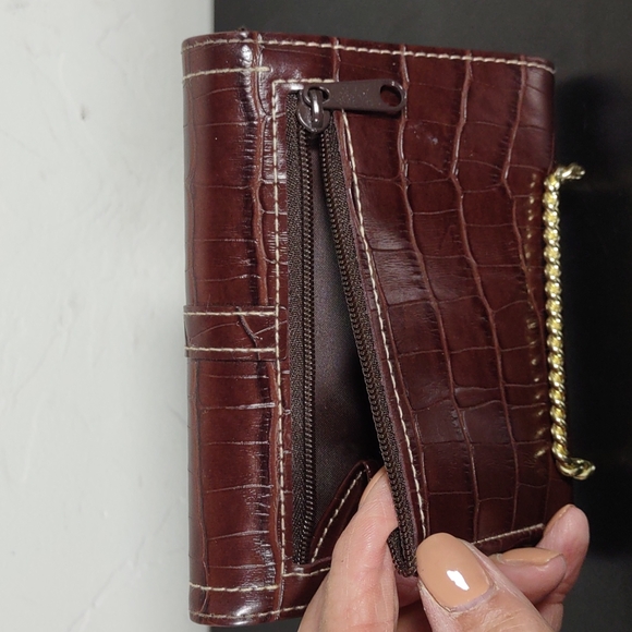 Quad-Fold Croc Embossed Leather Wallet - Picture 2 of 10